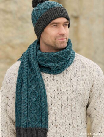 TWO TONE DIAMOND POM POM HAT X5687